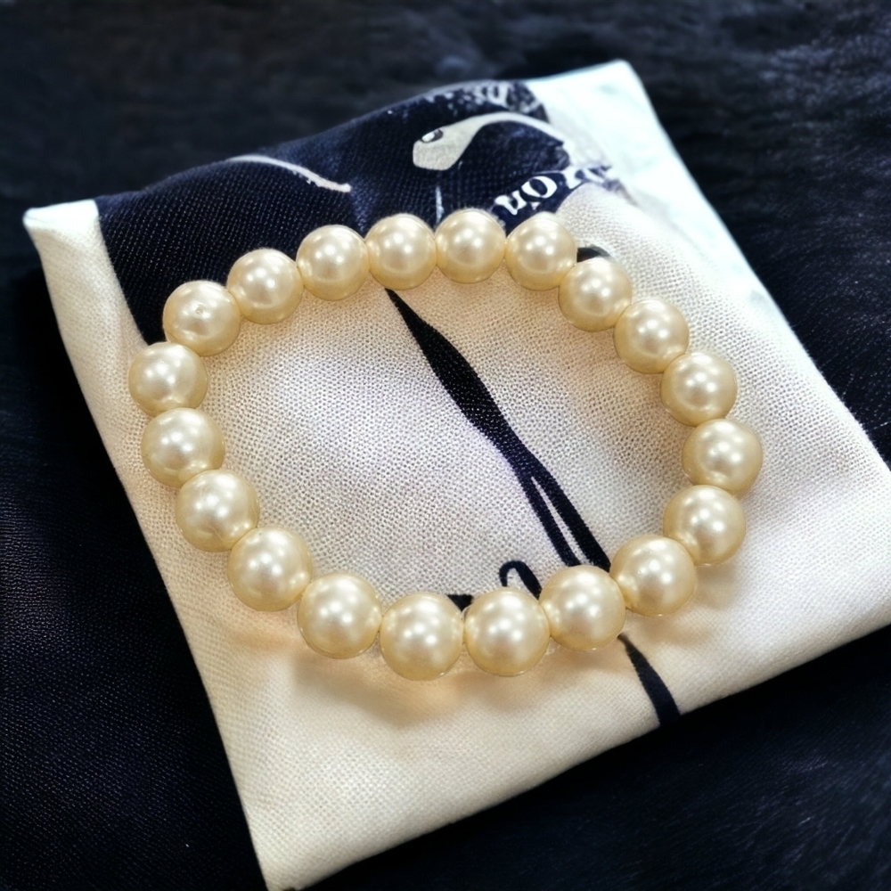 Stretch White Pearl Bracelet